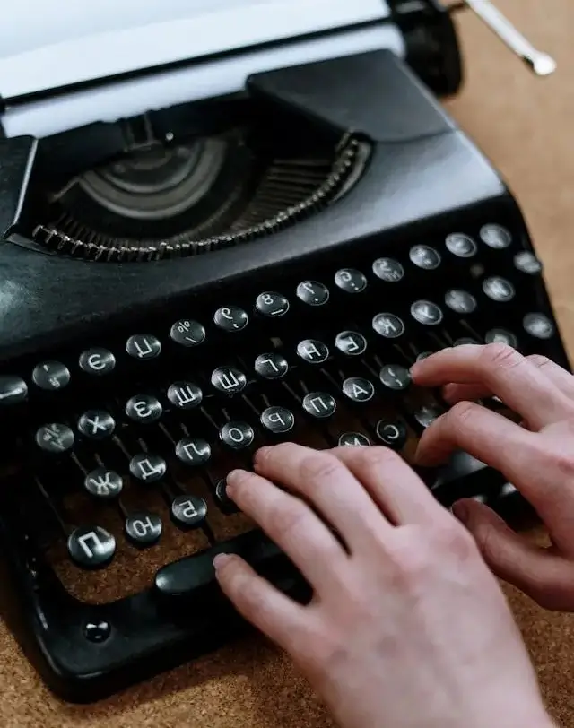 Our Story – typewriter symbolizing the history of Global Liberal Forum