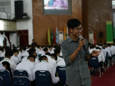 Empowering Young Leaders for Democratic Change